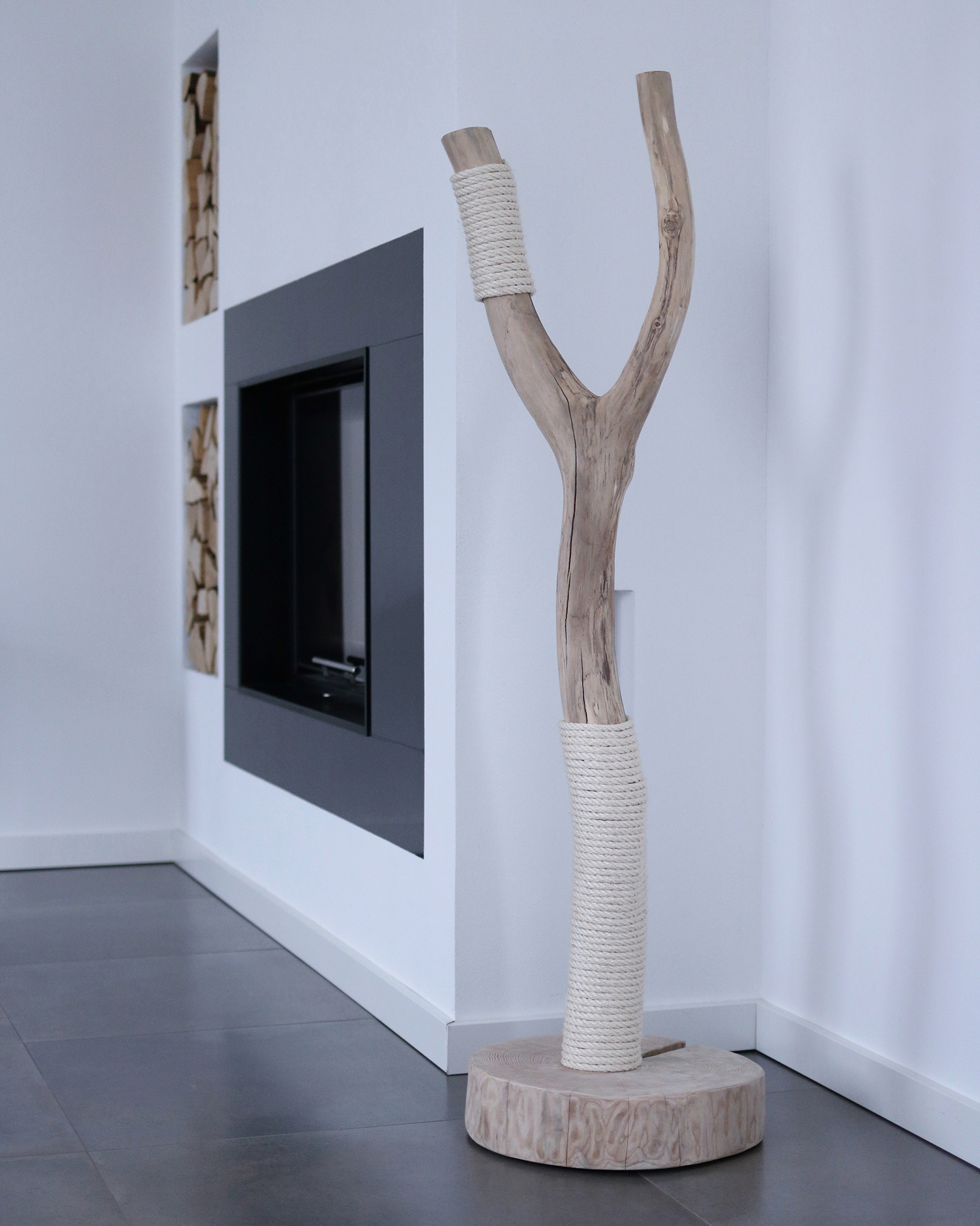 MENOW interior - Naturkratzstamm