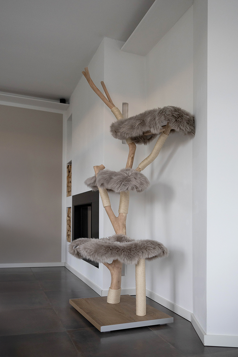 Naturkratzbaum Erfurt aus Buchenholz mit drei Liegeflächen - MENOW interior