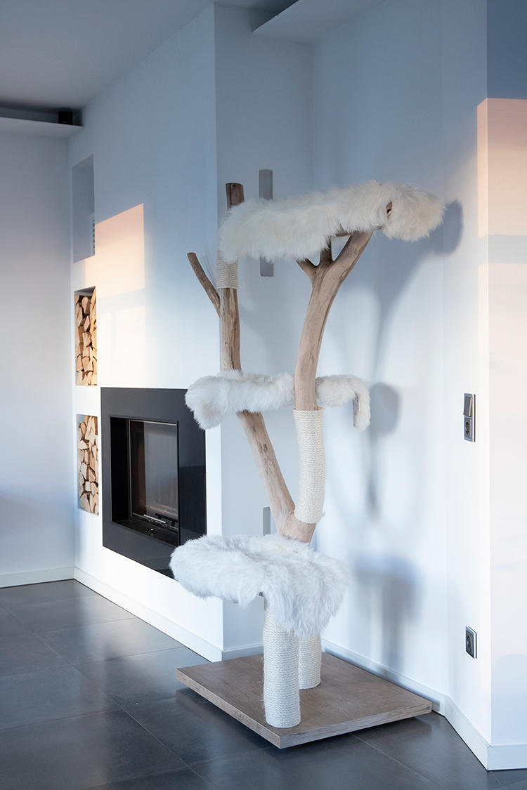 Naturkratzbaum Rom aus Buchenholz mit drei Liegeflächen – MENOW interior